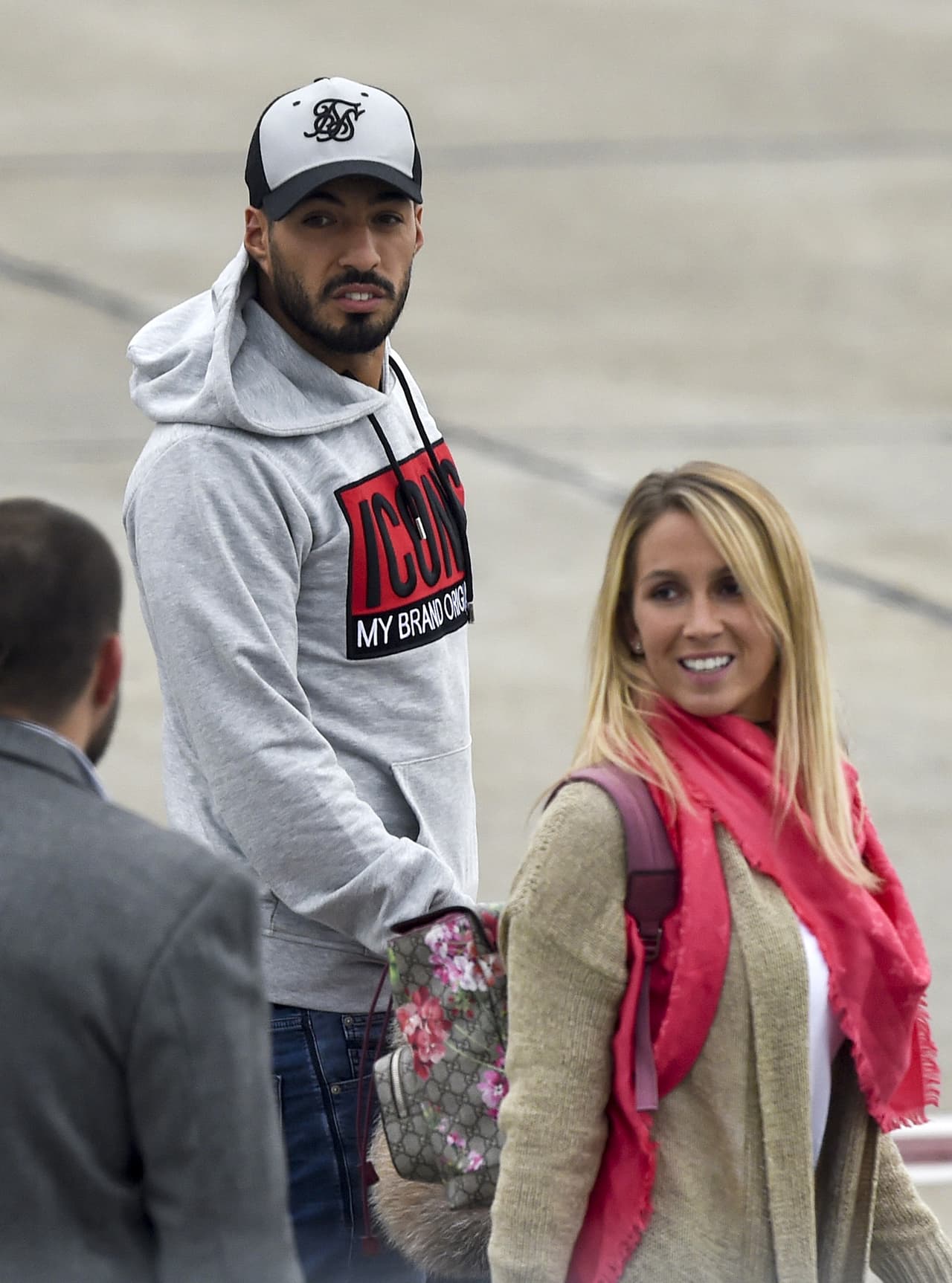 Pero el 
<i>Pistolero </i>no ha sido el único que ya está en Rosario para este matrimonio, ni el único invitado.