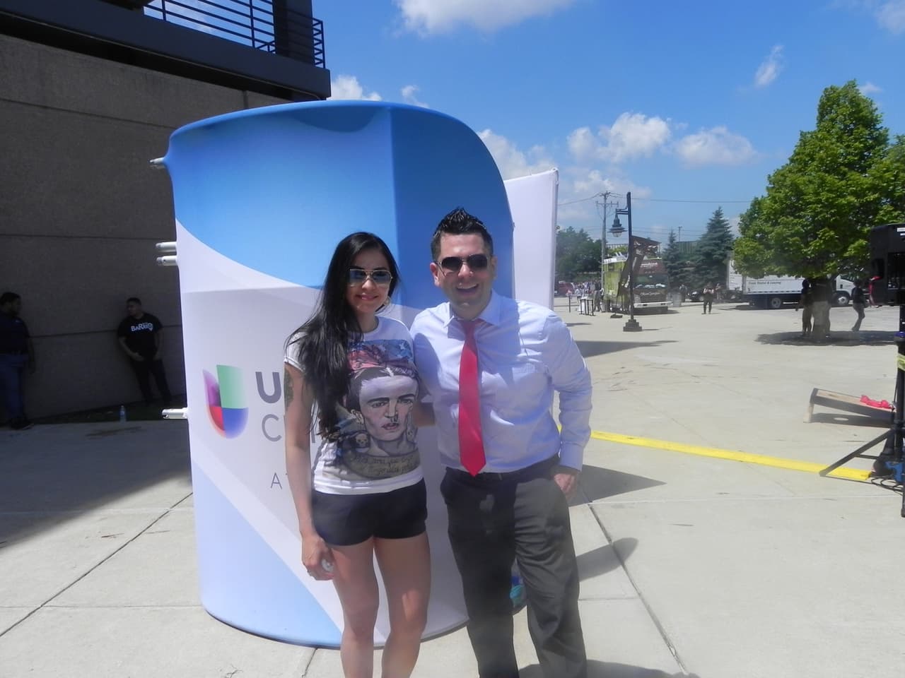 Jorge Barbosa y el Omarcillo de Latino Mix transmitieron desde la casa de los White Sox.