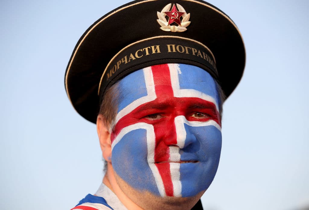 Con enorme alegría y júbilo, las fieles aficiones de Croacia e Islandia abarrotaron la Rostov Arena y sus alrededores para apoyar a sus selecciones con un gran ambiente, muy festivo.