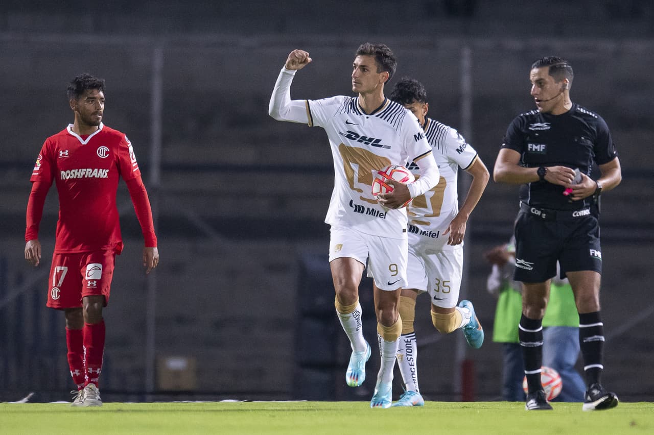 Pumas UNAM empata ante Deportivo Toluca en el Estadio de Ciudad Universitaria dentro de la Copa Sky y con los goles de Carlos González y Juan Dinenno se anota por primera vez en el torneo de pretemporada.