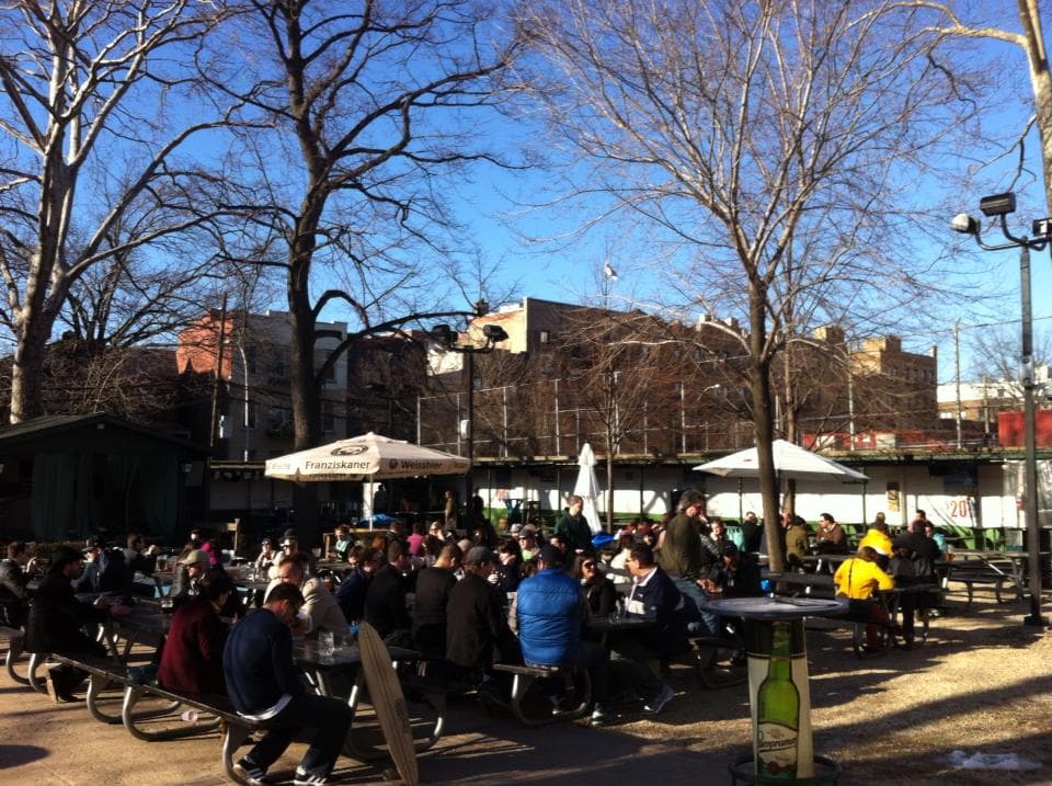 Bohemian Hall Beer Garden Dirección: 29-19 24th Ave, Long Island, NY. Teléfono: 718-274-4925 (foto tomada de Twitter)