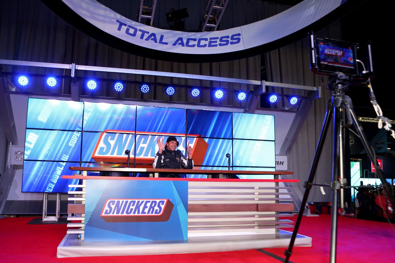 Más detalles de este estudio televisivo en el que puedes simular llevar una transmisión.