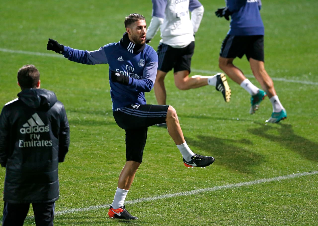 En medio del frío en Japón, Real Madrid hizo una práctica luego de su triunfo en semifinales contra el América. En el equipo español, se nota buen ánimo con miras a su partido contra Kashima, con un Cristiano Ronaldo motivado, un Sergio Ramos concentrado y un equipo que vive la fiesta del Mundial de Clubes.