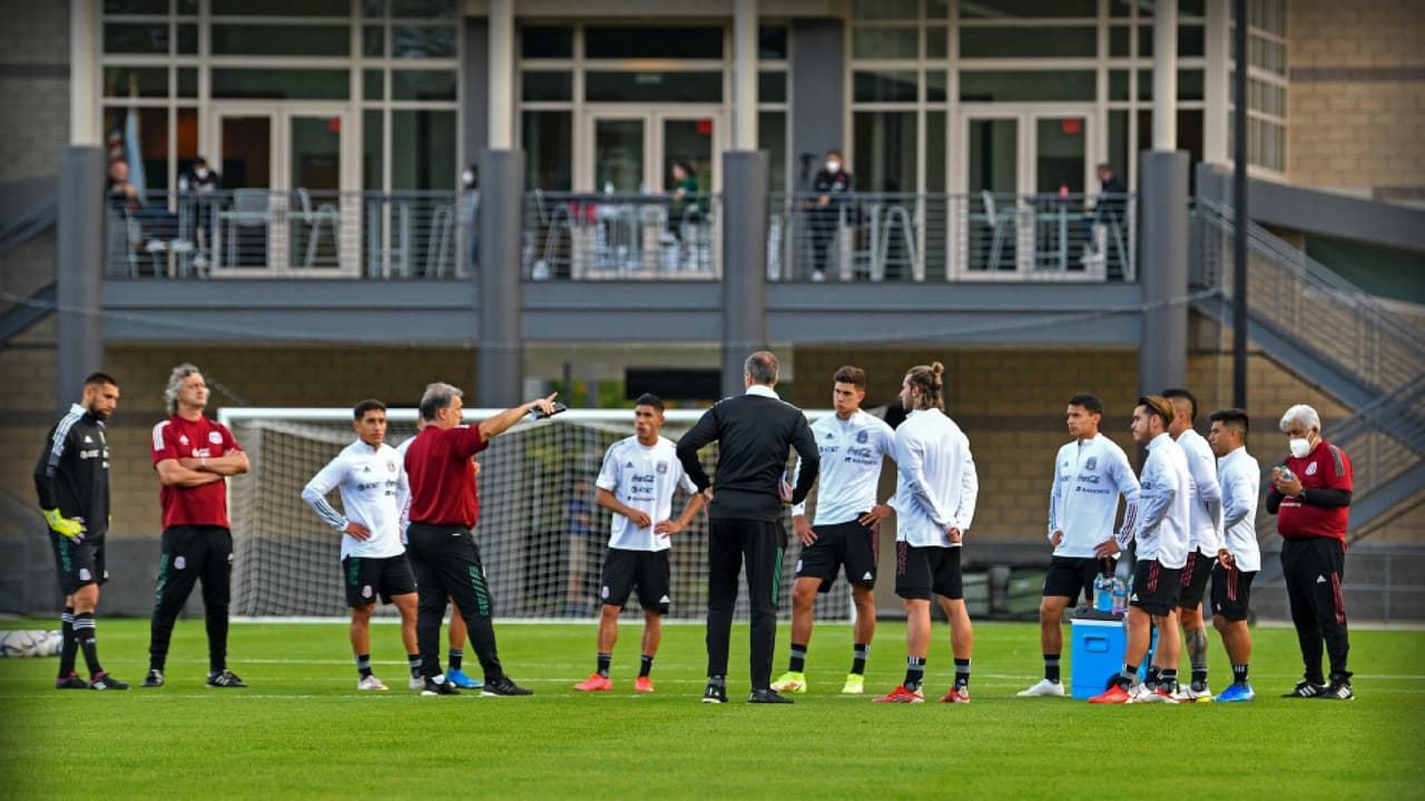 Jugadores del Tri pierden vuelo en USA y retrasan arribo a Charlotte