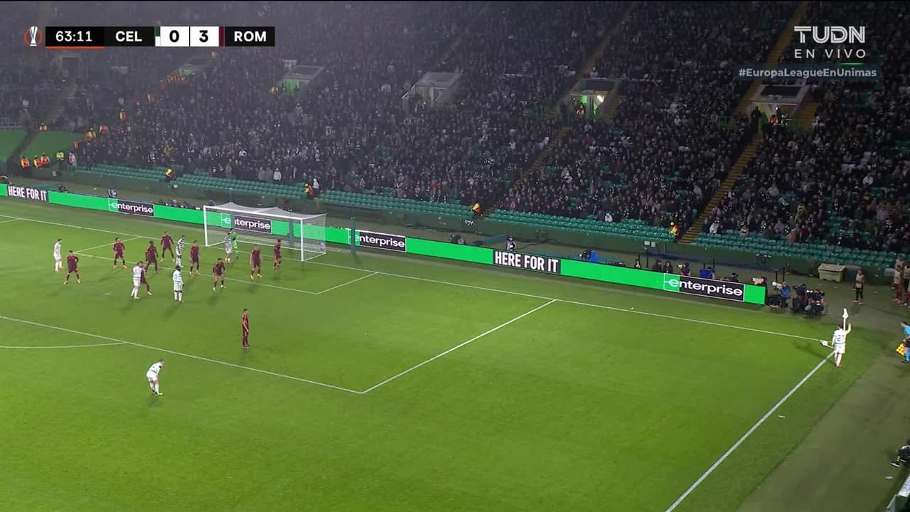 ¡GOL!  anota para Celtic. Kelechi Iheanacho