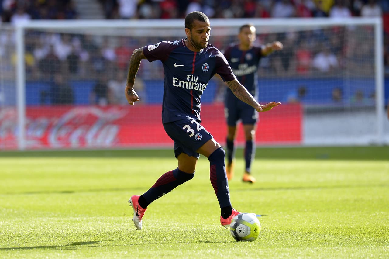 Y al mejor lateral diestro en la figura de Dani Alves: quien ahora sí va a por todas.