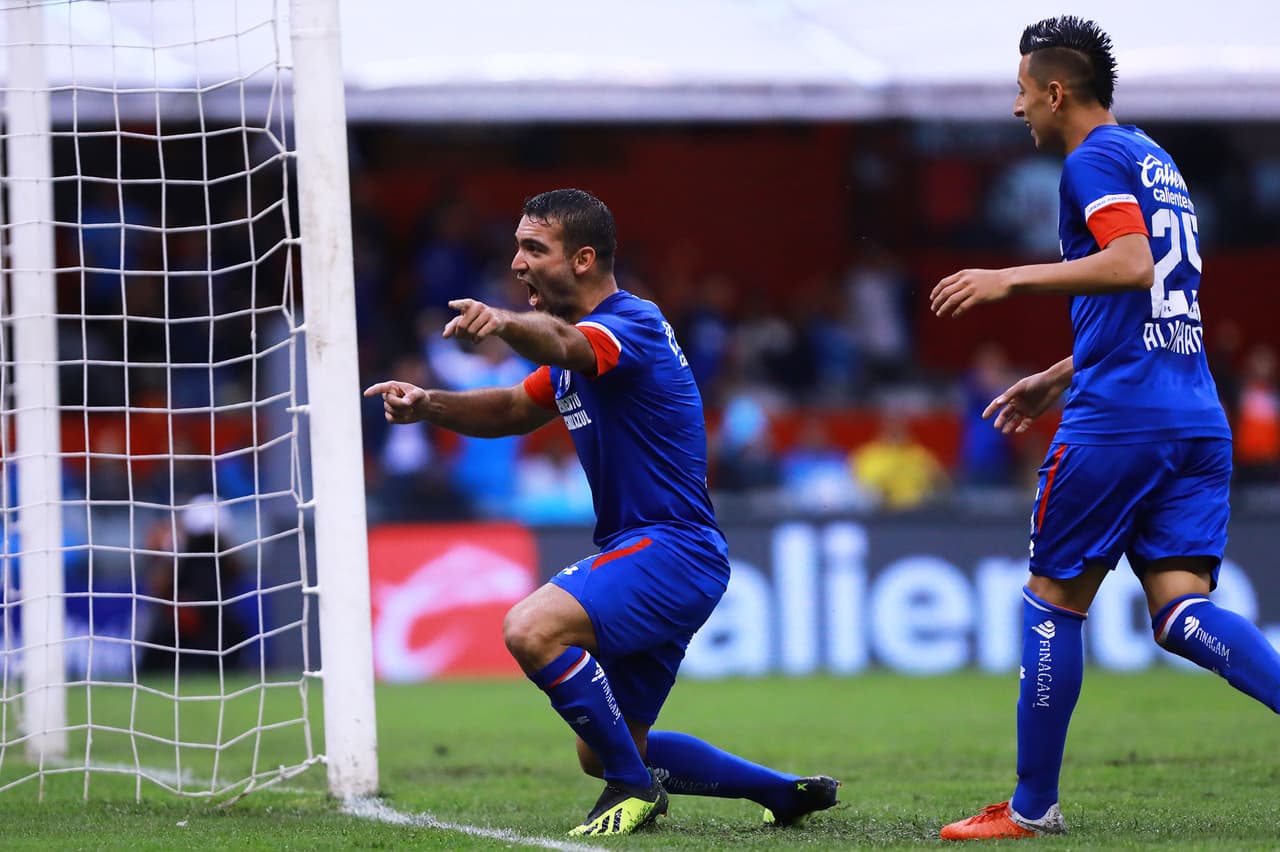 Talavera escupió el rebote tras el tiro de Baca y el uruguayo estaba presto para tomar el rebote y a quemarropa batió al Toluca para el 1-0 a los 35 minutos de partido.