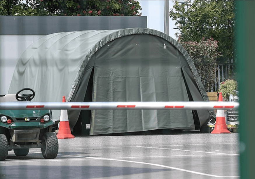 Alojarán los operativos con trajes protectores de materiales peligrosos para atender a jugadores y staff.