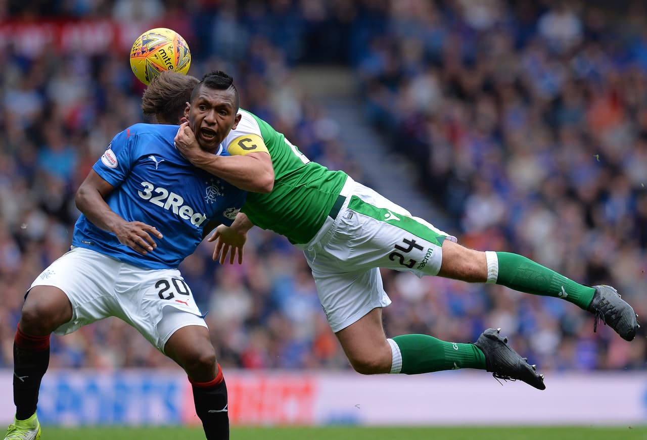 Morales fue víctima de la rudeza escocesa.