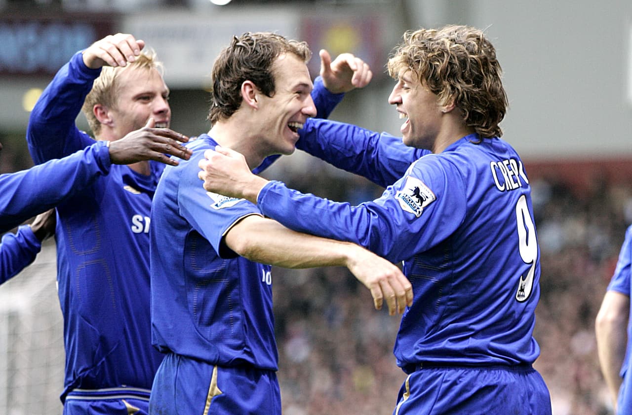 No fue necesario ir por las joyas del Madrid, ya que Abramovich armó un Chelsea temible con figuras como Arjen Robben y Hernán Crespo.