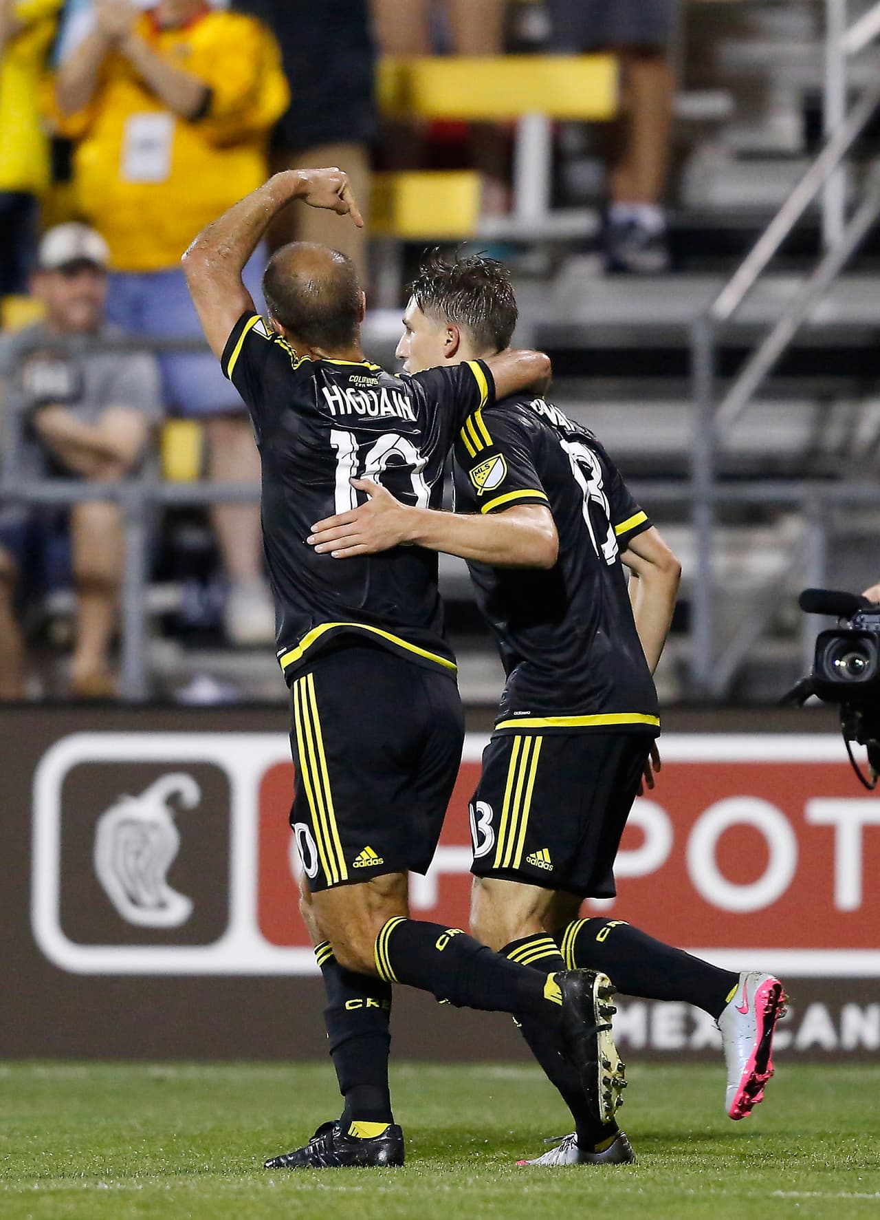 El mediocampista argentino Federico "Pipita" Higuaín marcó el tanto del empate 1-1 para Columbus tras un gran servicio del estadounidense Ethan Finlay. El partido terminaría igualado.