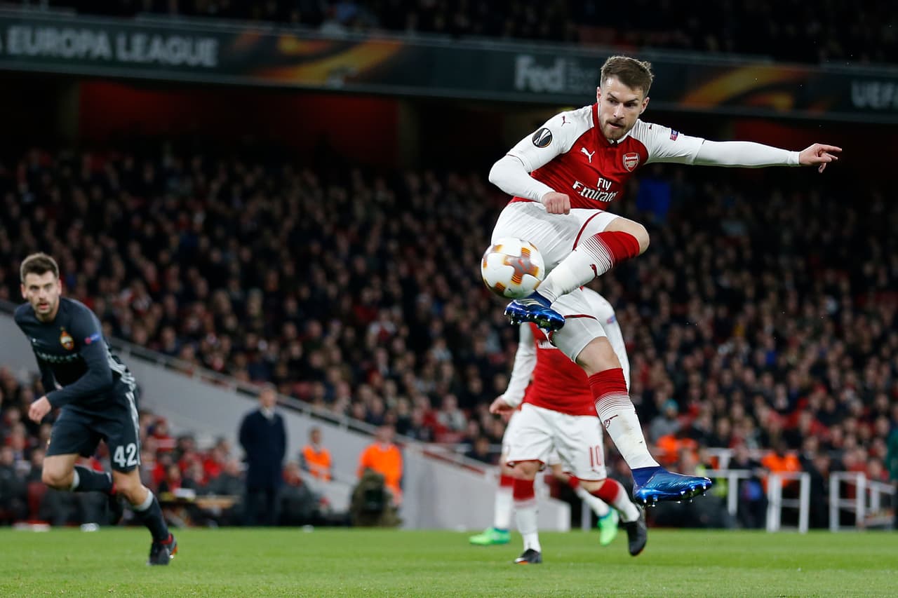 Cinco minutos después llegó el momento más especial del partido con una pintura en la cancha inolvidable para el público y los espectadores del mundo.