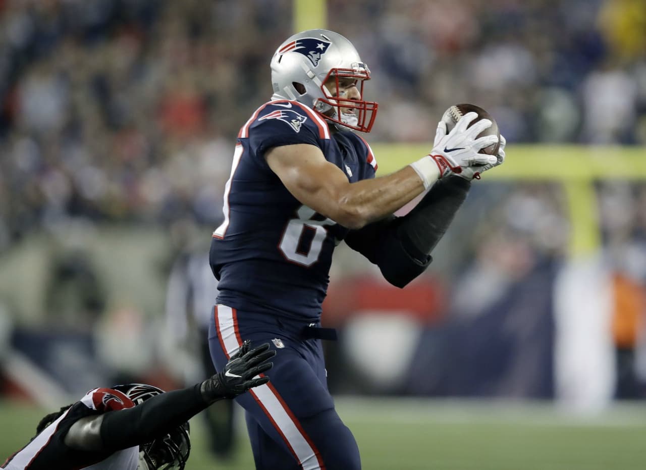 Rob Gronkowski tuvo sólo tres recepciones, pero representaron 51 yardas de avance, para demostrar que no solo es eficaz en trayectorias cortas.