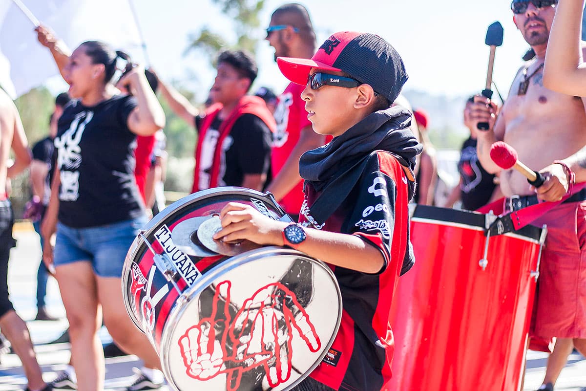 Fanáticos de Xolos de Tijuana en las afueras del Estadio Caliente, previo al juego contra León por la jornada 3 del Apertura 2018.