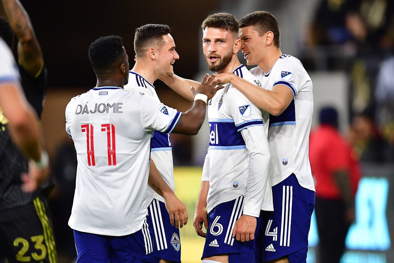 Vancouver se puso rápidamente en ventaja, gracias a un gol del defensor Tristan Blackmon, jugador de LAFC hasta la pasada temporada.
<br>