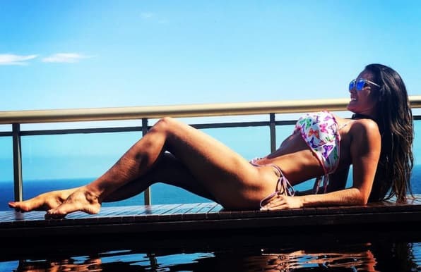 Carol es una exuberante brasileña que se le preguntó que quien era su deportista favorito y eligió a Cristiano Ronaldo sobre Neymar y Messi. Así que CR7 tiene otra sexy admiradora.