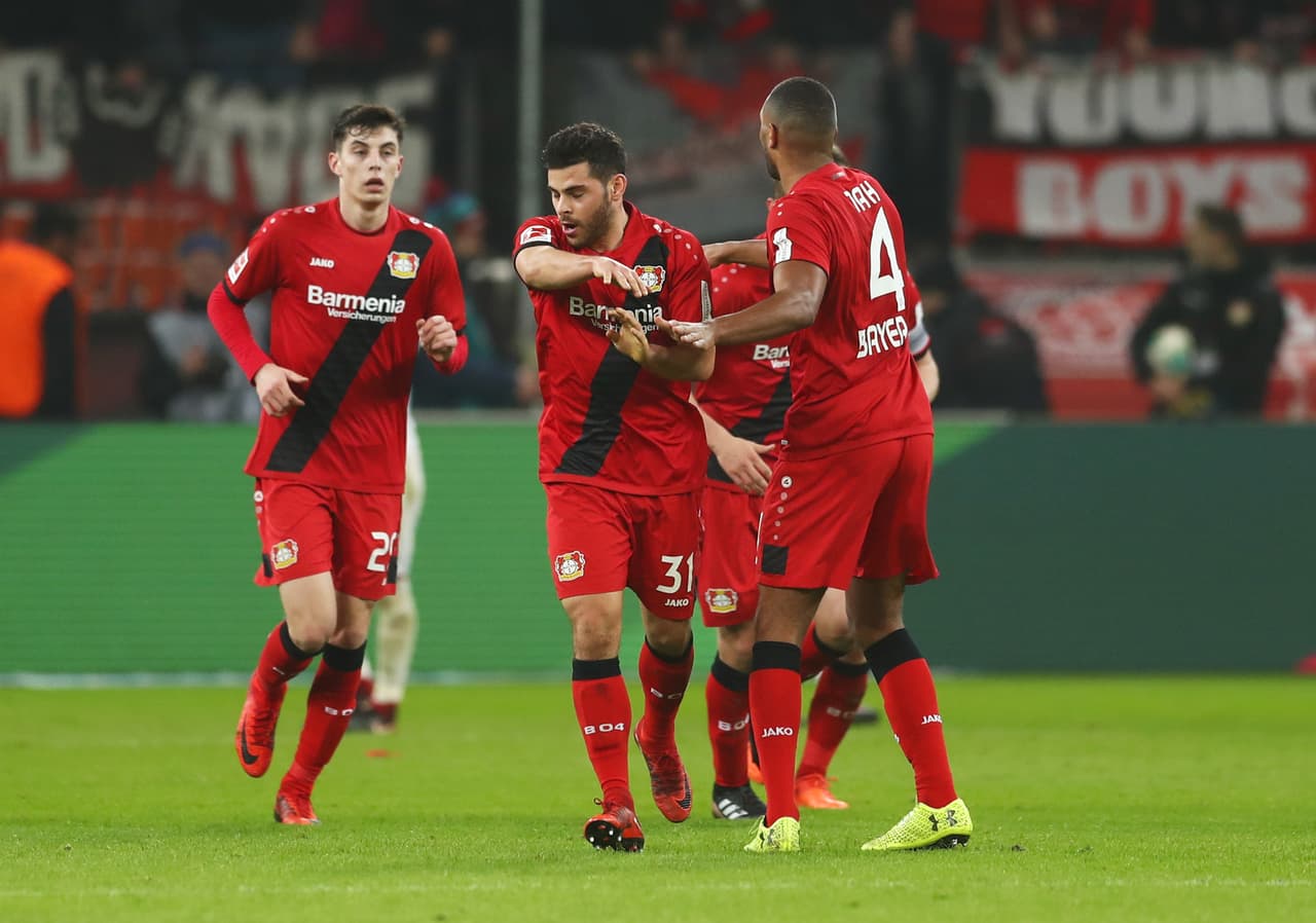 El Leverkusen continuó acercándose al arco del Bayern y estuvo muy cerca de empatar el marcador, pero la punteria les falló.