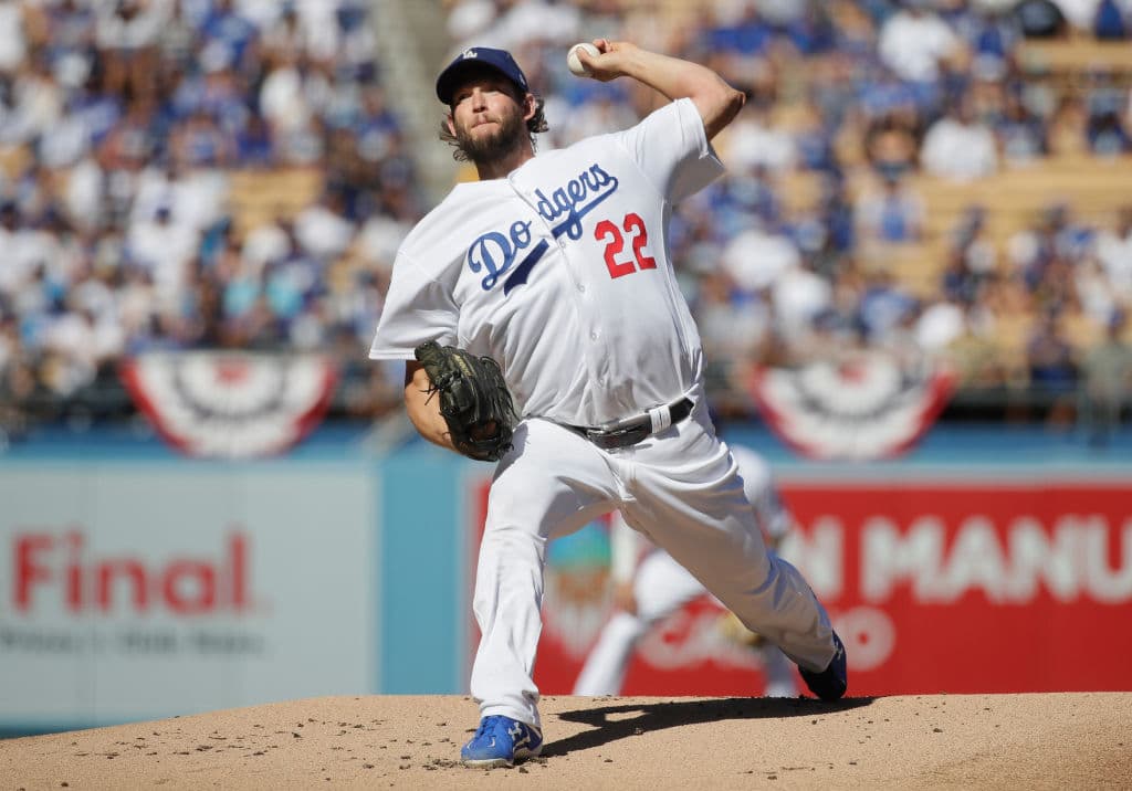 Kershaw retiró en orden a su tanda del cuarto capítulo. Enfrentó a Pérez, Moustakas y a Kratz. Lanzó 7-0 innings, toleró una carrera limpia, dio dos boletos y ponchó a 9. Se apuntó el triunfo.