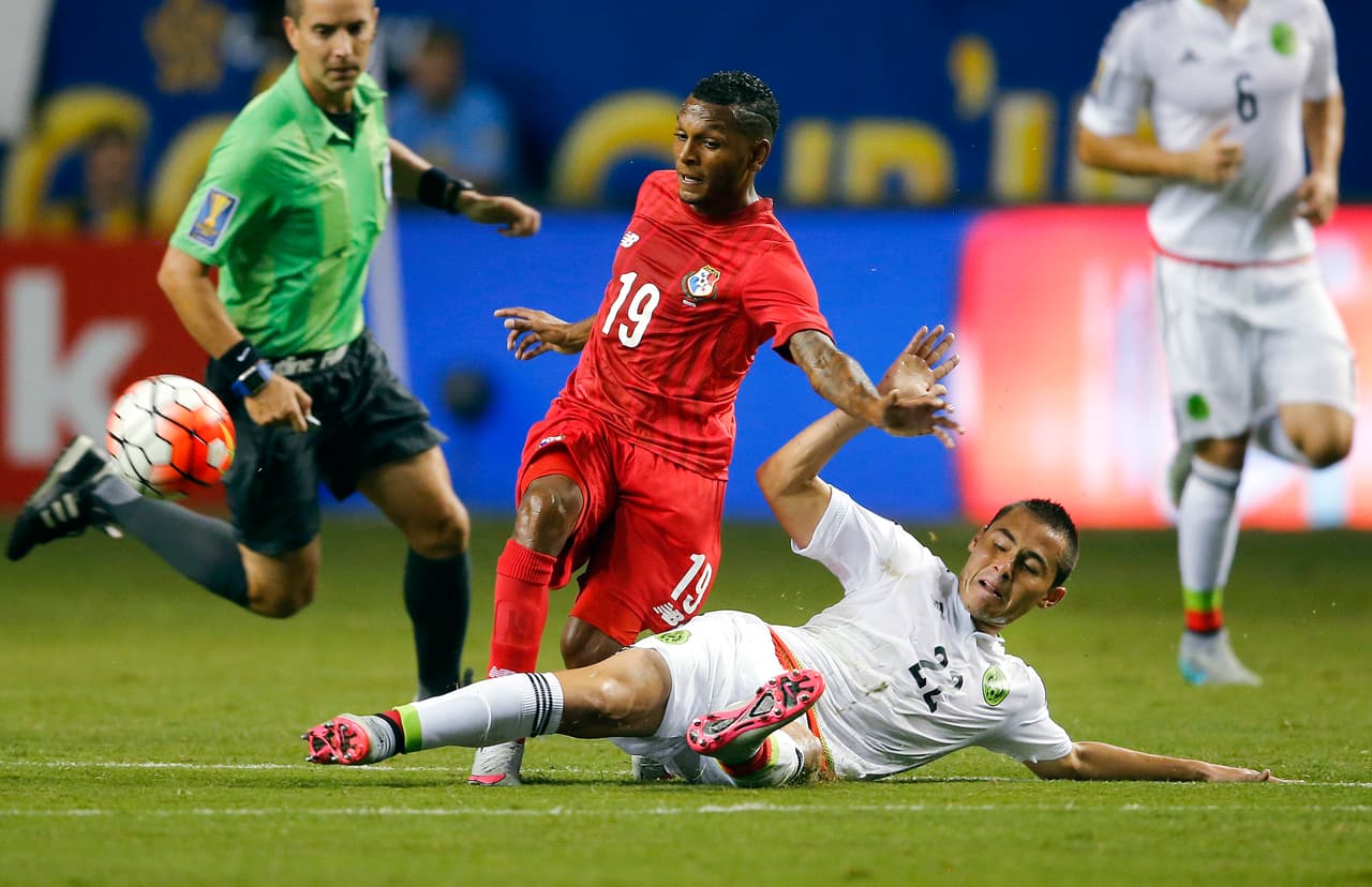 Paul Aguilar: El lateral mexicano se hizo dueño del costado derecho, sin embargo, no supo aprovecharlo. Aguilar no llegaba a línea de fondo por lo que no pudo efectuar buenos centros ni dar un pase bueno a sus compañeros, además perdía balones de manera tonta. Calificación 6.