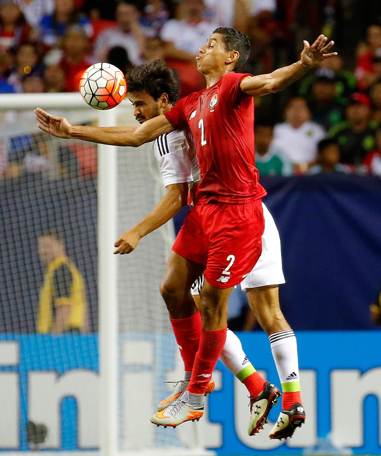 Oswaldo Alanís: Abandonó el partido al medio tiempo luego de la expulsión del delantero panameño, mientras se mantuvo en la cancha se mostró nervioso al ser su primer partido como titular y cometió algunos errores por arriba al igual que sus compañeros: Calificación 7.