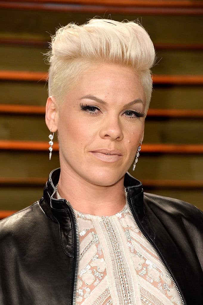 Los últimos tres álbumes de estudio de P!nk, ‘The Truth About Love’ (2012), ‘Beautiful Trauma’ (2017) y ‘Hurts 2B Human’ (2019), han ingresado al Billboard 200 en el número 1.