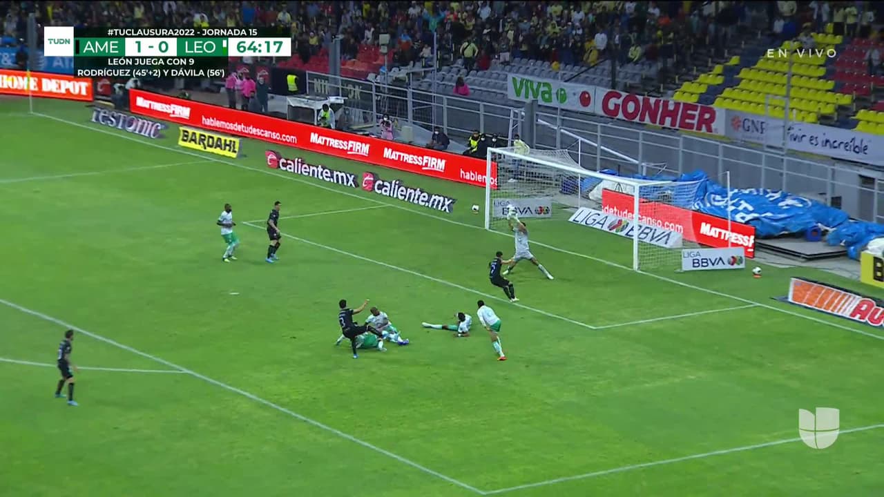 ¡TIRO ATAJADO! disparo por Jorge Sánchez.