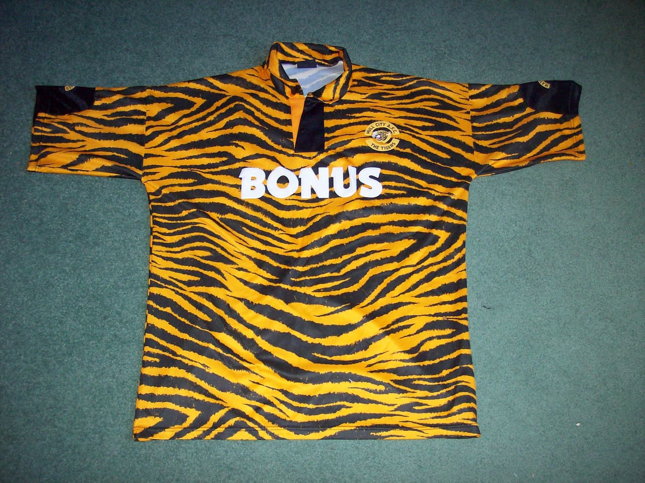 En la temporada 1992-1993, el Hull city decidió darle un homenaje a su apodo de 'Los Tigres' y portaron una camiseta que distinguía su lado felino.