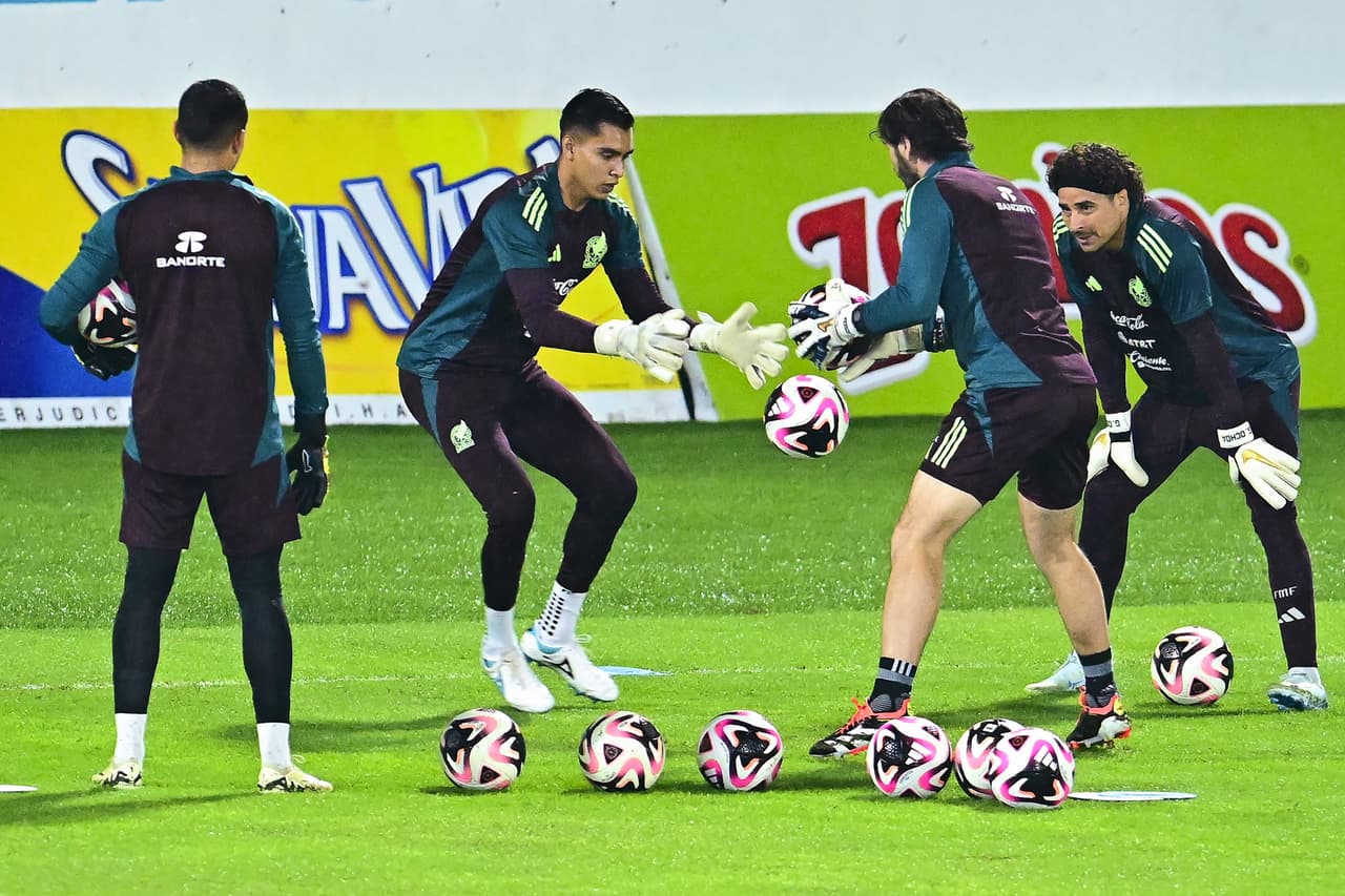 Memo Ochoa salta como titular ante Honduras