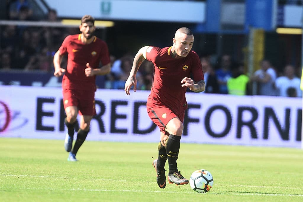 15) Radja Nainggolan (Inter de Milán). El mediocampista belga deja a la AS Roma para unirse al equipo
<i>neroazzurri</i> por 38 millones de euros, unos 43.9 millones de dólares.