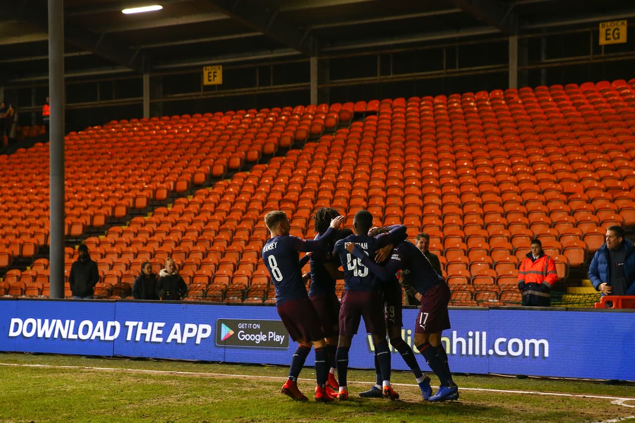 Pero el Arsenal no dejó de apretar el acelerador y sobre el final conquistaría su tercer y útlimo gol.