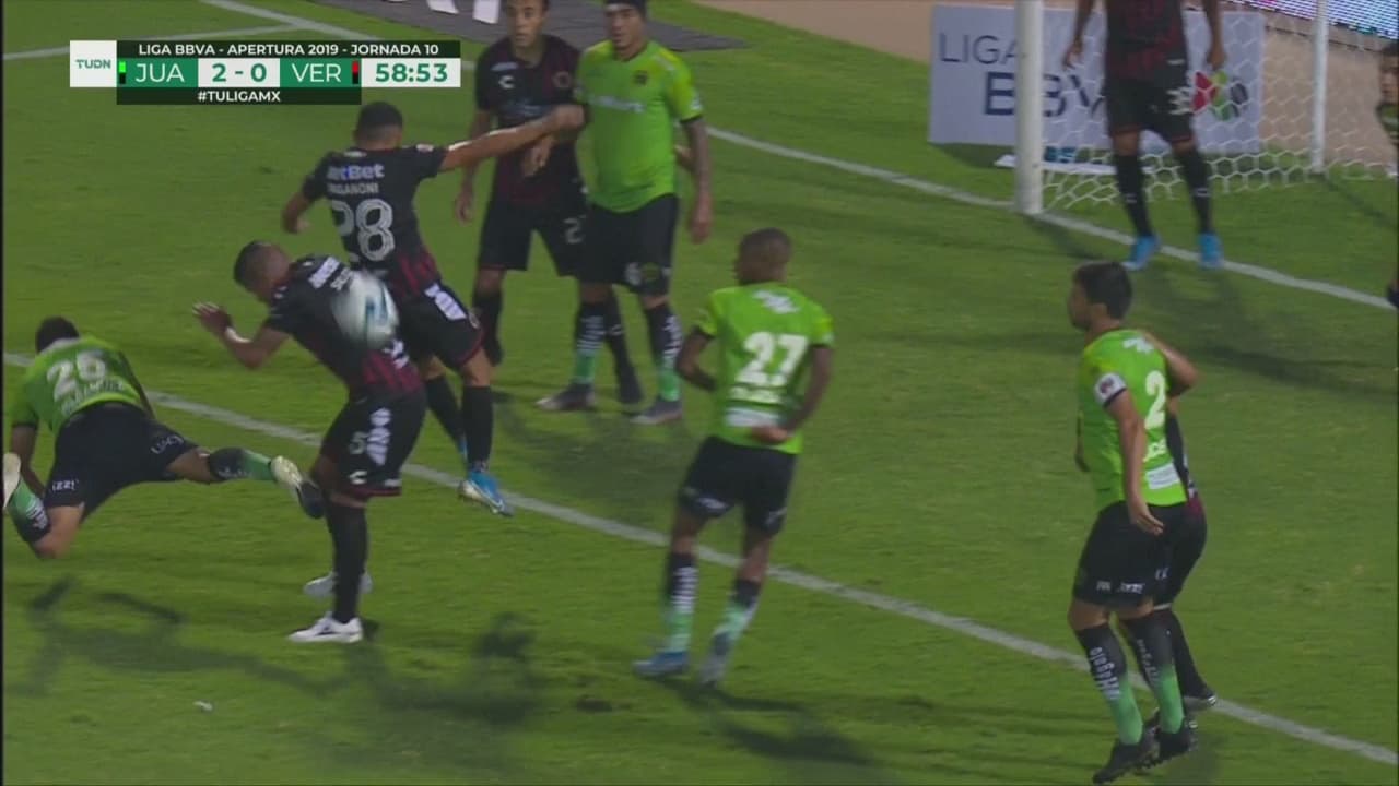 El VAR le quita el penal a Juárez