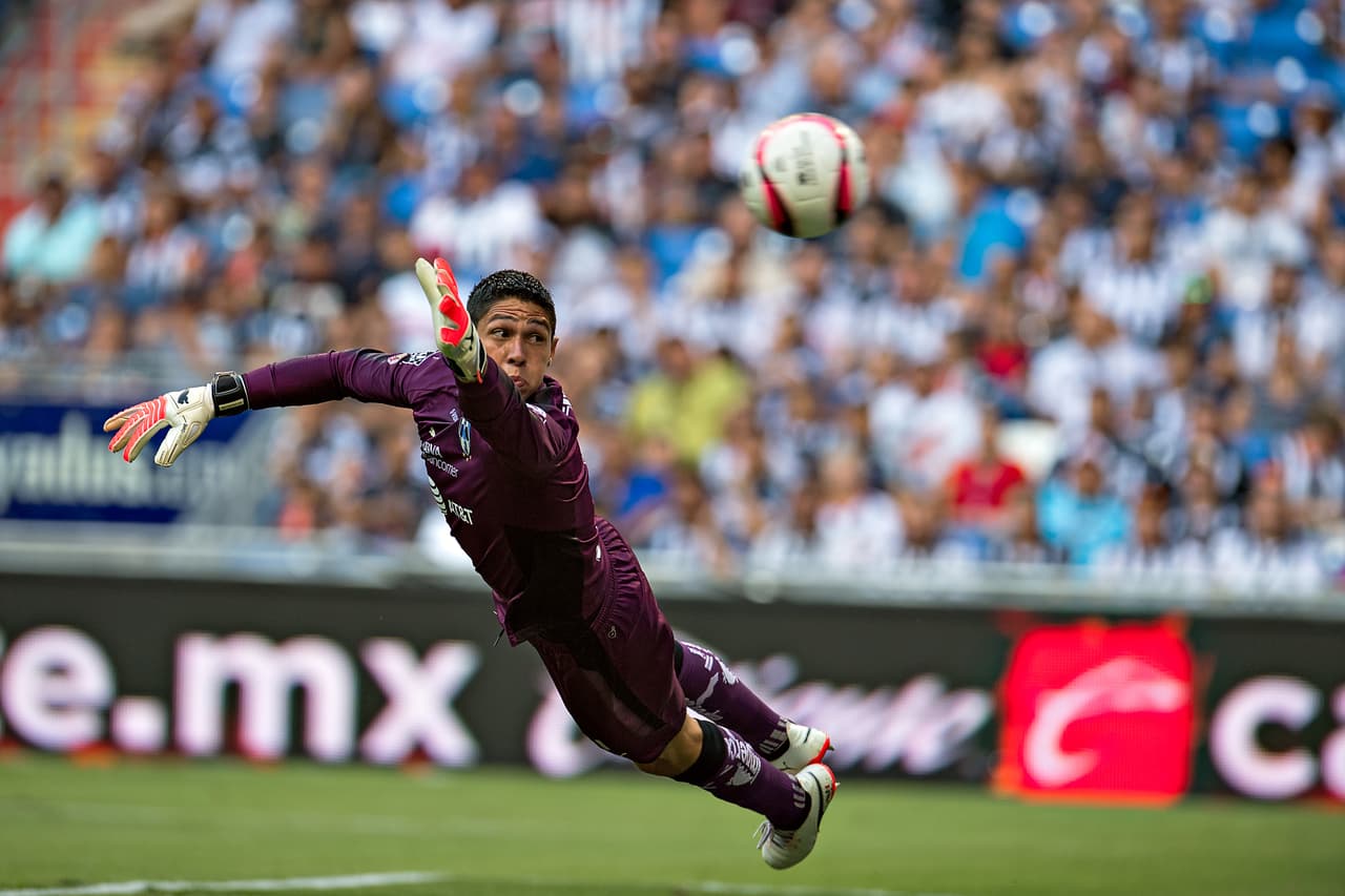 Hugo González - 9 puntos. El mejor arquero mexicano de la semana. Logró mantener un meta intacta en el triunfo del Monterrey.