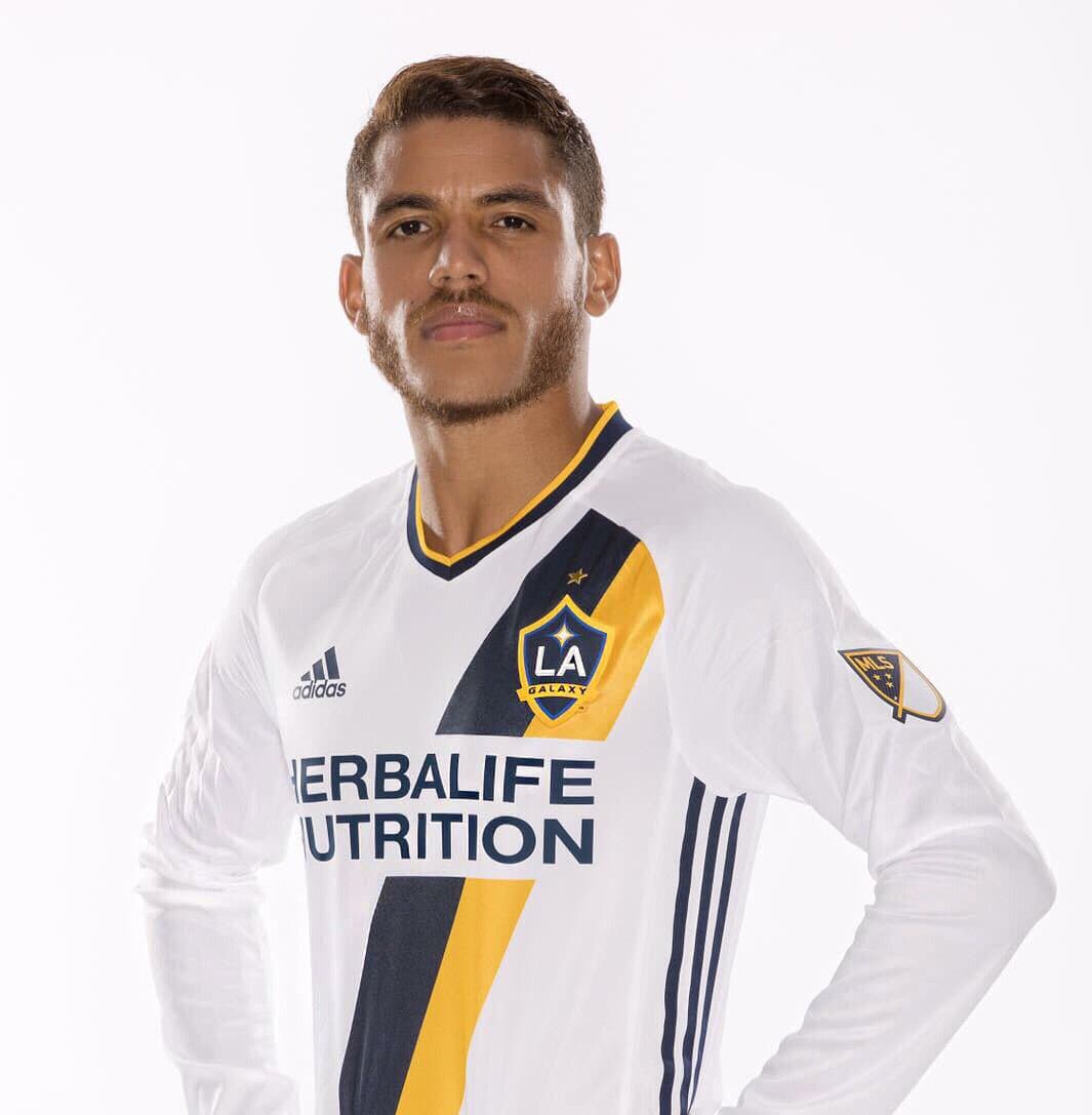 Jonathan Dos Santos ahora es una estrella más de la constelación del Galaxy de Los Ángeles.