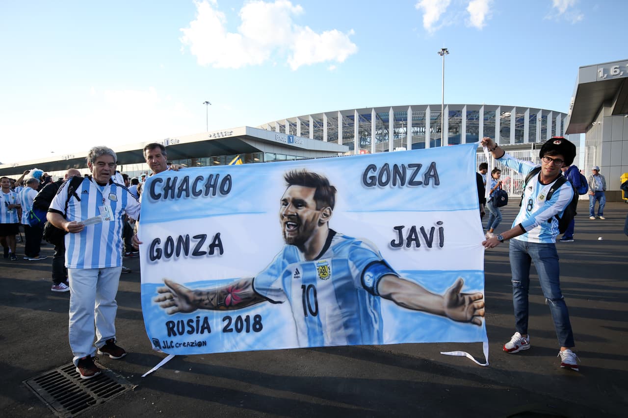 Los fanáticos de Argentina se aferran a la capacidad de Lionel Messi en su duelo contra Croacia, cuyos hinchas también hacen parte del colorido en el segundo partido de ambos equipos en Rusia 2018.