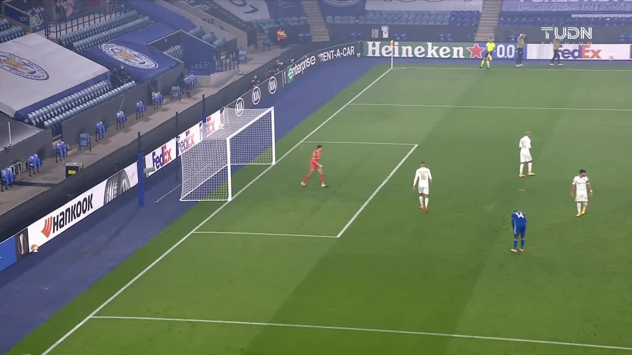 ¡TIRO ATAJADO! disparo por Kelechi Iheanacho.