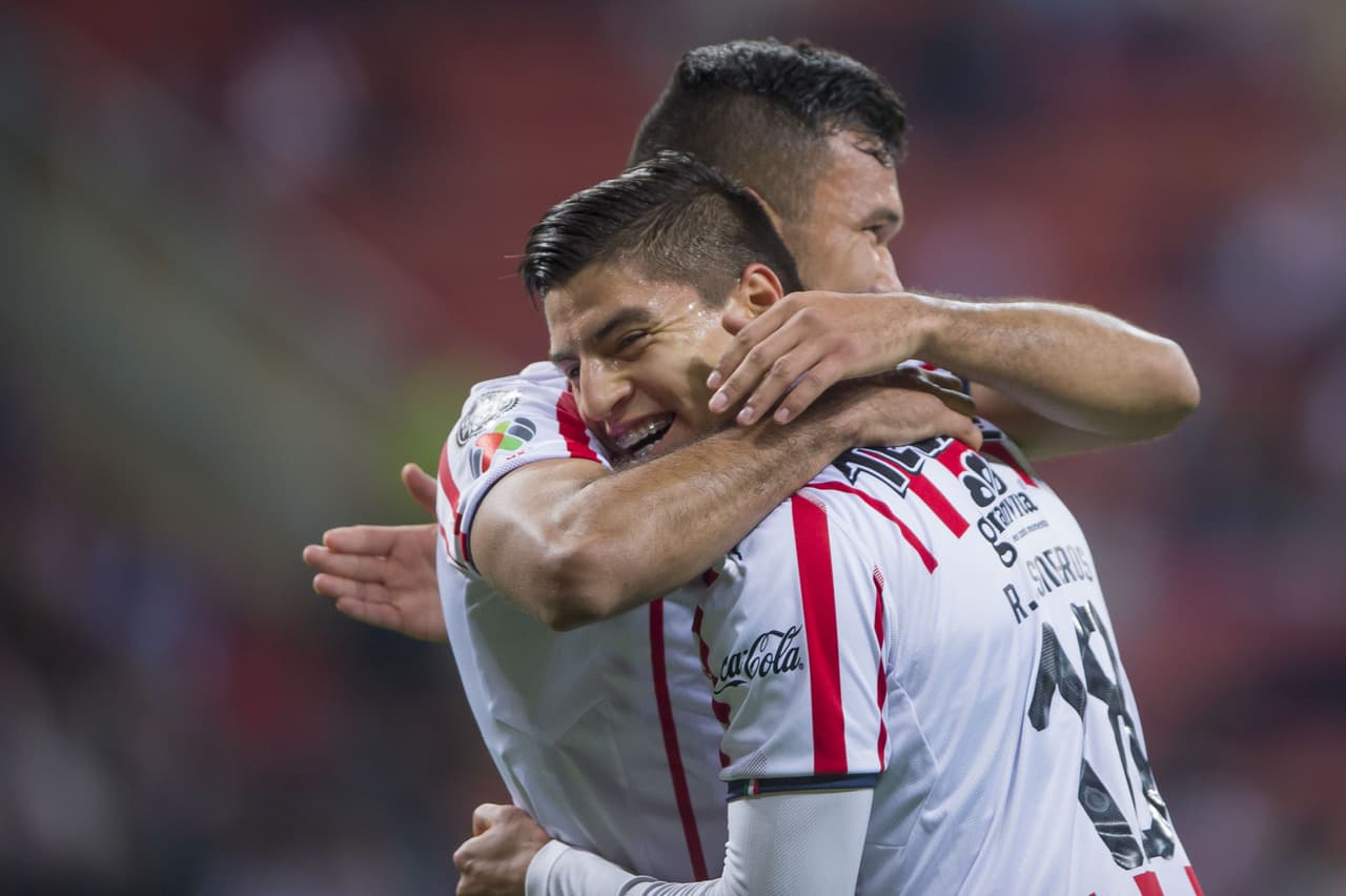 Con alto grado de simplicidad, las Chivas del Guadalajara superaron 3-0 a los Cafetaleros de Tapachula en su segundo cotejo en la Copa MX y acarician el pase a la segunda ronda del torneo.