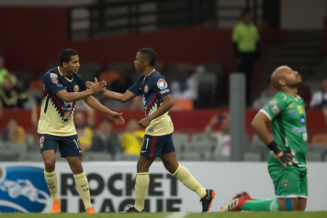 El golpe de gracia lo dio el colombiano Andrés Ibargüén con el cuarto tanto apenas dos minutos después, al 36' del segundo tiempo.