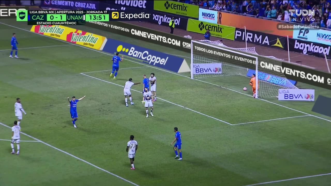 ¡GOL!  anota para Cruz Azul. Gabriel Fernández
