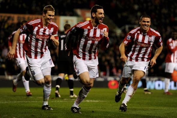 Rory Delap mandó el balón al fondo de las redes para poner en ventaja al Stoke.