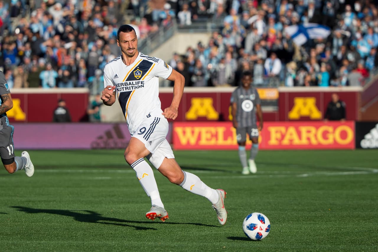 Zlatan Ibrahimovic carga a LA Galaxy sobre sus hombros y lo tiene muy cerca de conseguir el boleto a la postemporada. (USA Today Images)