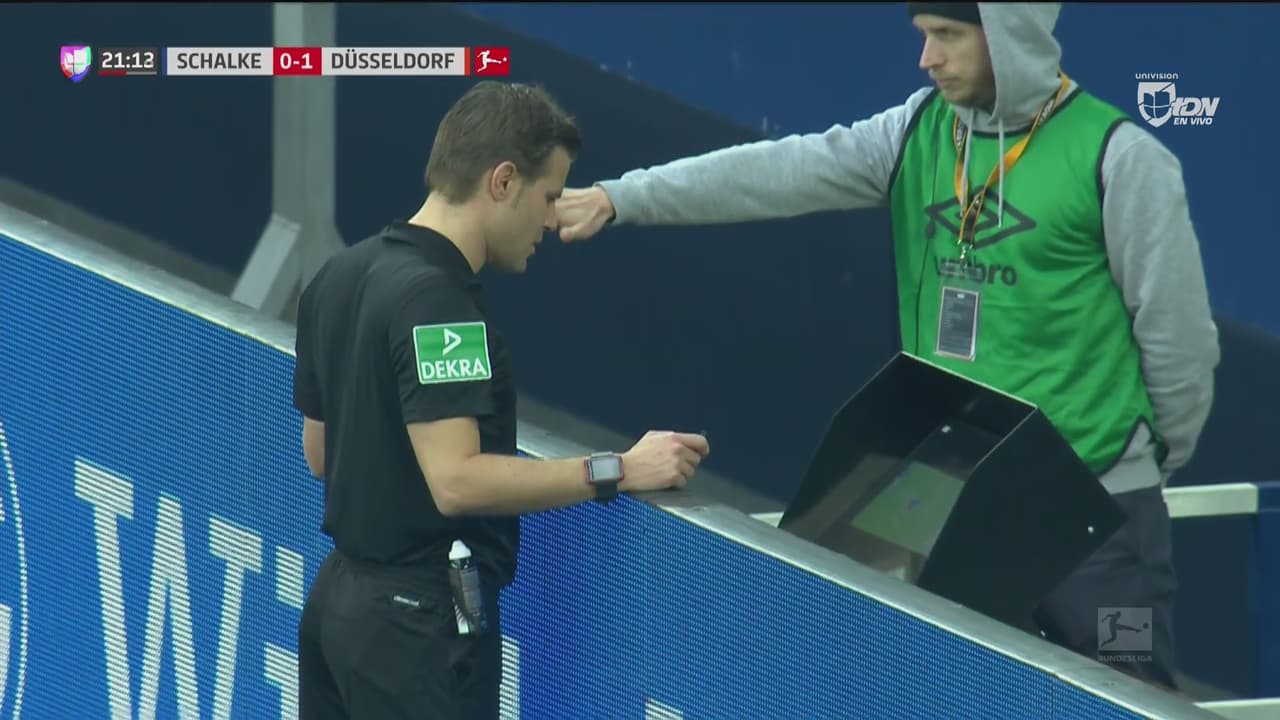 El VAR anula el 0-1 del Dusseldorf en su visita al Schalke