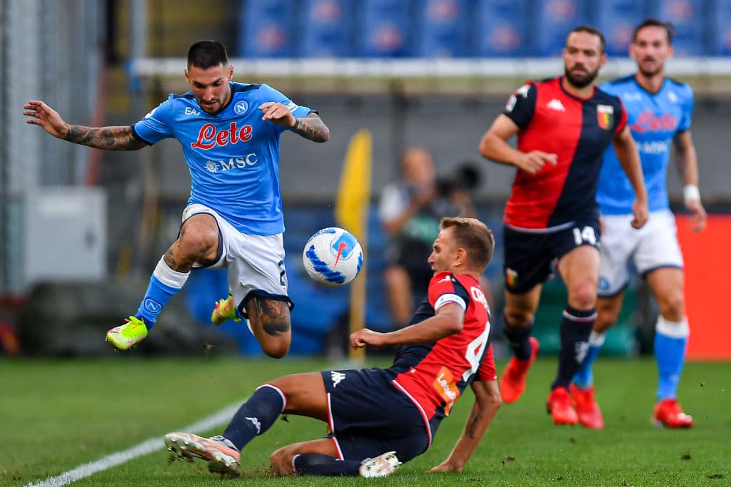 Napoli derrota al Genoa 2-1 durante la segunda Jornada de la Serie A. Fabián Ruiz Peña abrió el marcador a favor de los locales (39'), pero los 'rossoblu' empataron gracias a la anotación de Andreas Cambiasso al 69', pero ya al filo del partido, Andrea Petagna le dio la victoria a los de Spalleti. Hirving Lozano arrancó de titular el encuentro.