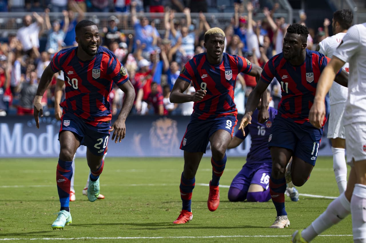 Estados Unidos se llevó el triunfo sobre Canadá y el primer lugar del Grupo B de la Copa Oro 2021 con Pat Mahomes en el estadio y los fanáticos que en todo momento apoyaron al equipo de Greg Berhalter.