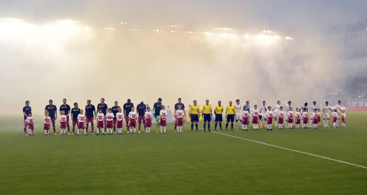 Tormenta en Kansas City, pero Sporting volvió al triunfo sobre FC Dallas.