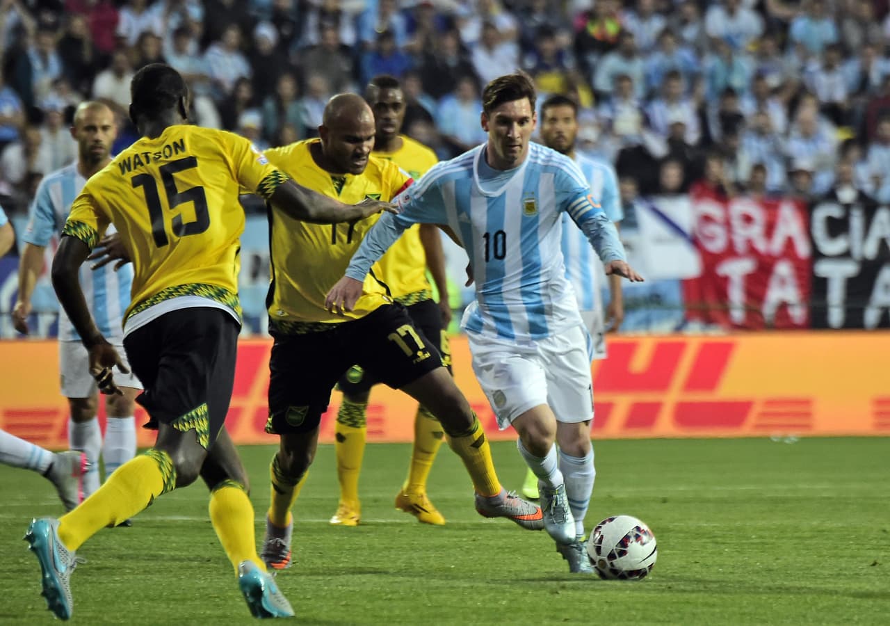 En el duelo de argentina vs. Jamaica, Messi sufrió ante una gran marca del equipo de la Concacaf.