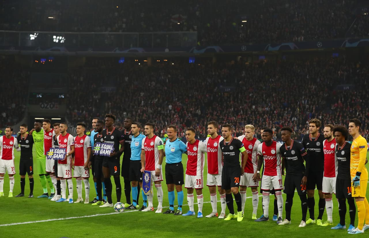 El equipo holandés ha marcado territorio y con sus tres puntos de colchón, se posiciona como líder en la tabla, mientras que el Chelsea se recupera de la derrota del primer partido con una increíble victoria en el último partido.