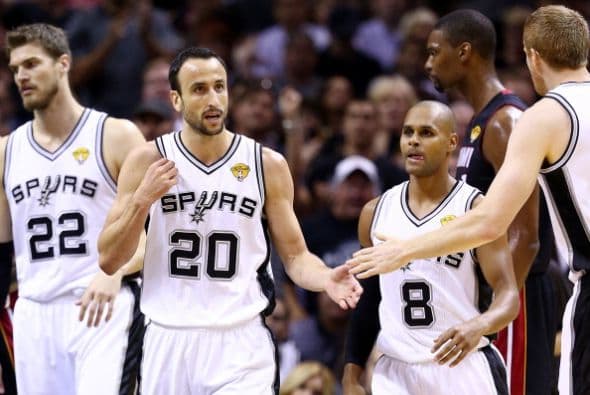 Todo o nada. Dispuestos a dejar la vida en la cancha San Antonio fue por su quinto campeonato mientras Miami buscaba salir de la mala racha 3-1 pese a que ningún equipo en la historia lo había logrado en una final. San Antonio apaleó a Miami.          