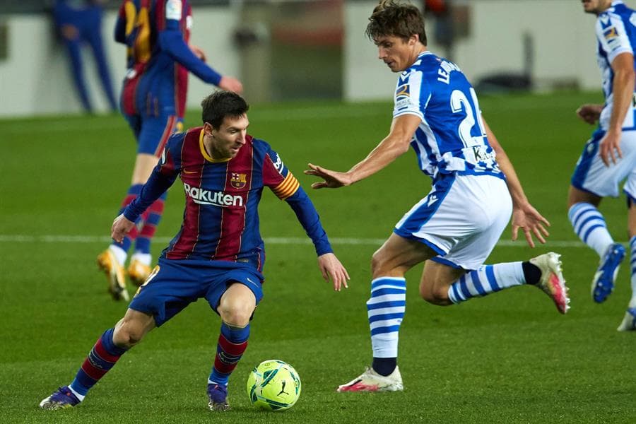 Barcelona supera a la Real Sociedad 2-1.Willian José se encargaba de poner arriba a su equipo al minuto 27, pero Jordi Alba igualaba las cosas al 31. Quien anotó el gol de la victoria, fue Frenkie de Jong al 73 y suman tres puntos.