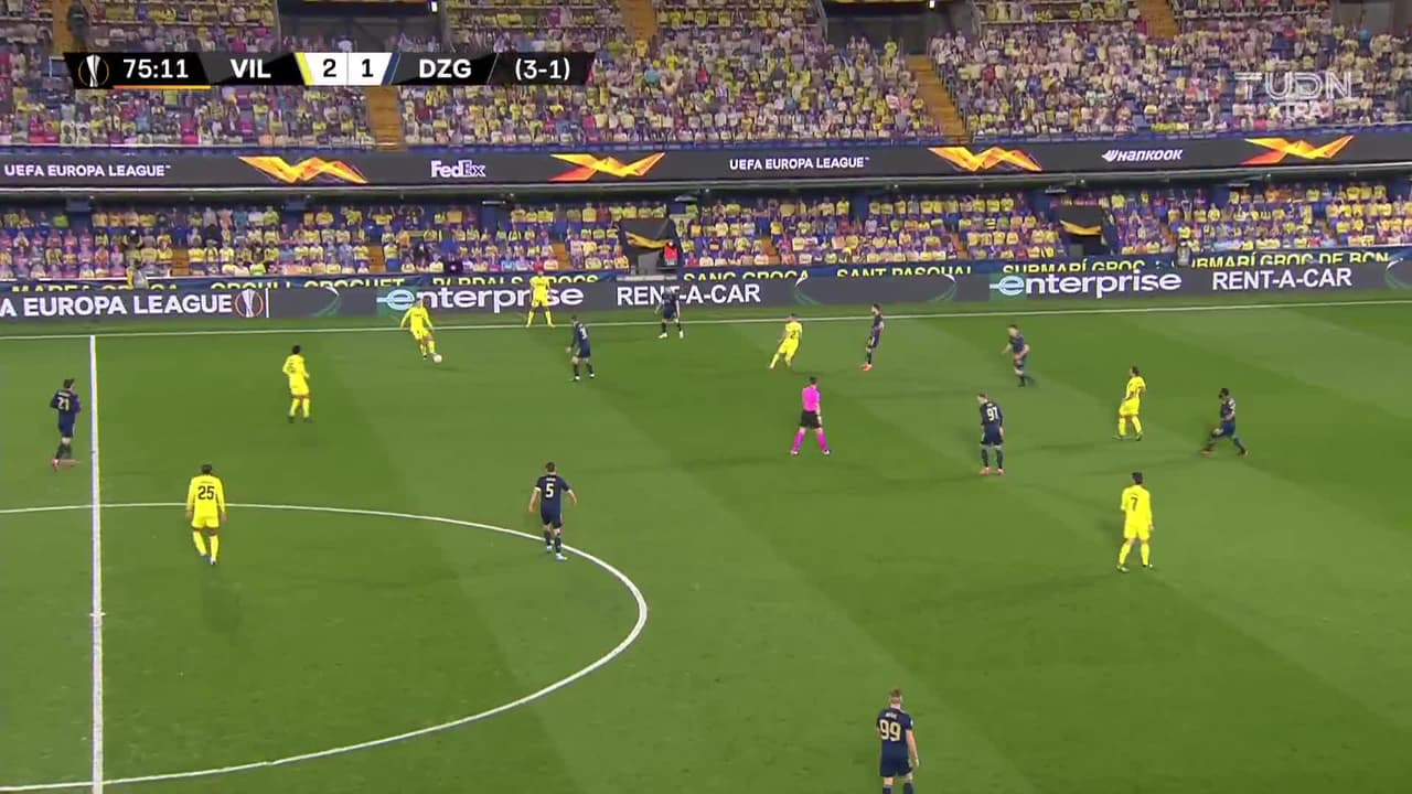 ¡CERCA! ["Samuel"] ["Chukwueze"] disparó que se estrella en el poste.