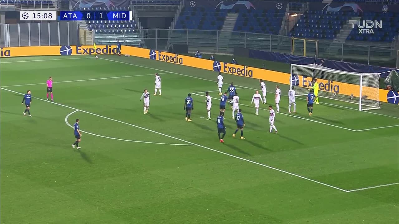 ¡TIRO ATAJADO! disparo por Cristian Romero.